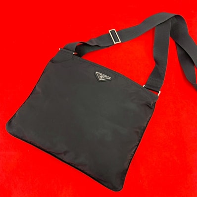 PRADA プラダ 三角 ロゴ ナイロン ショルダーバッグ ブラック
57591