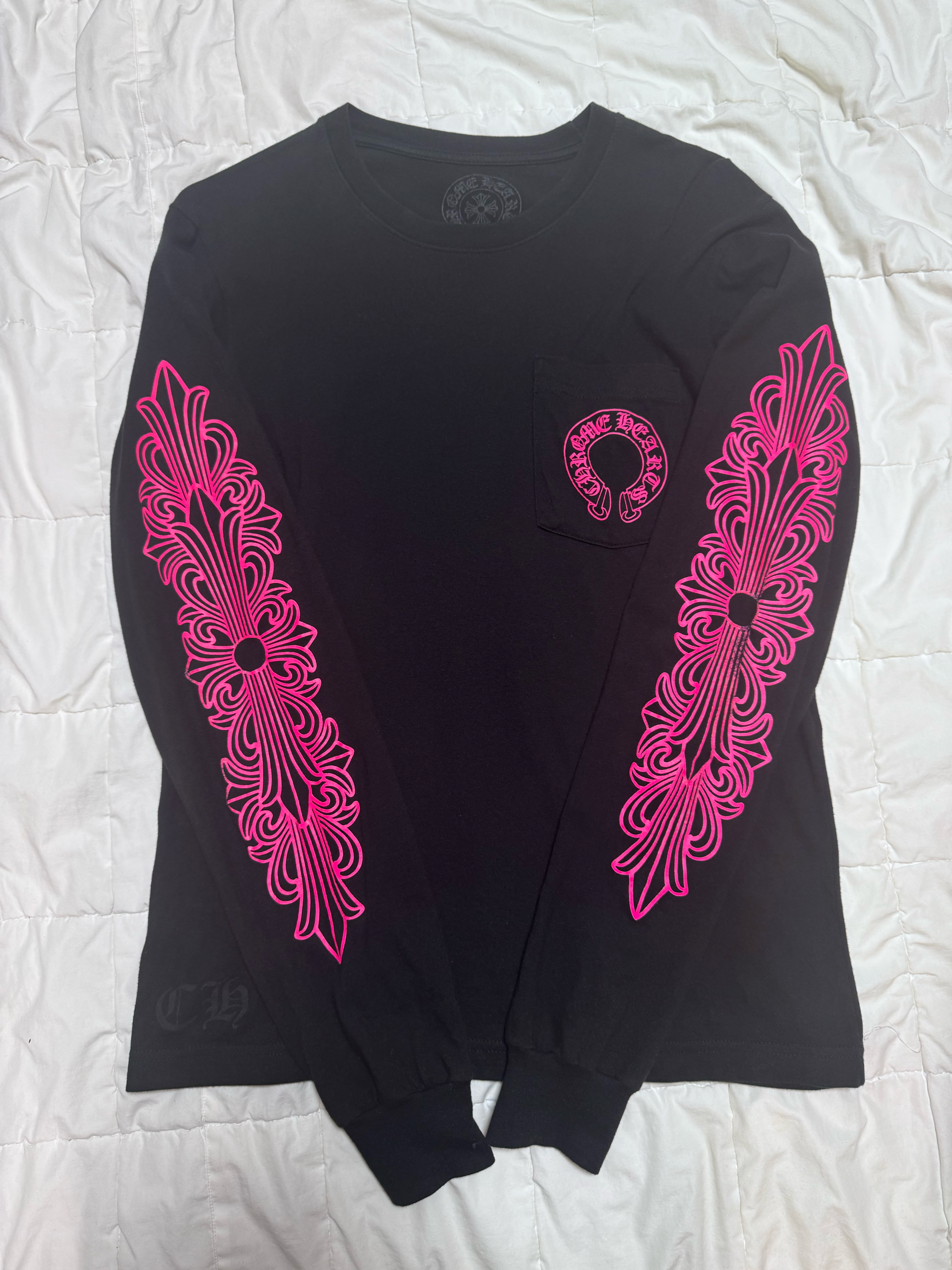 クロムハーツ ホースシュー フローラルクロス ピンクロゴ L/S ポケット