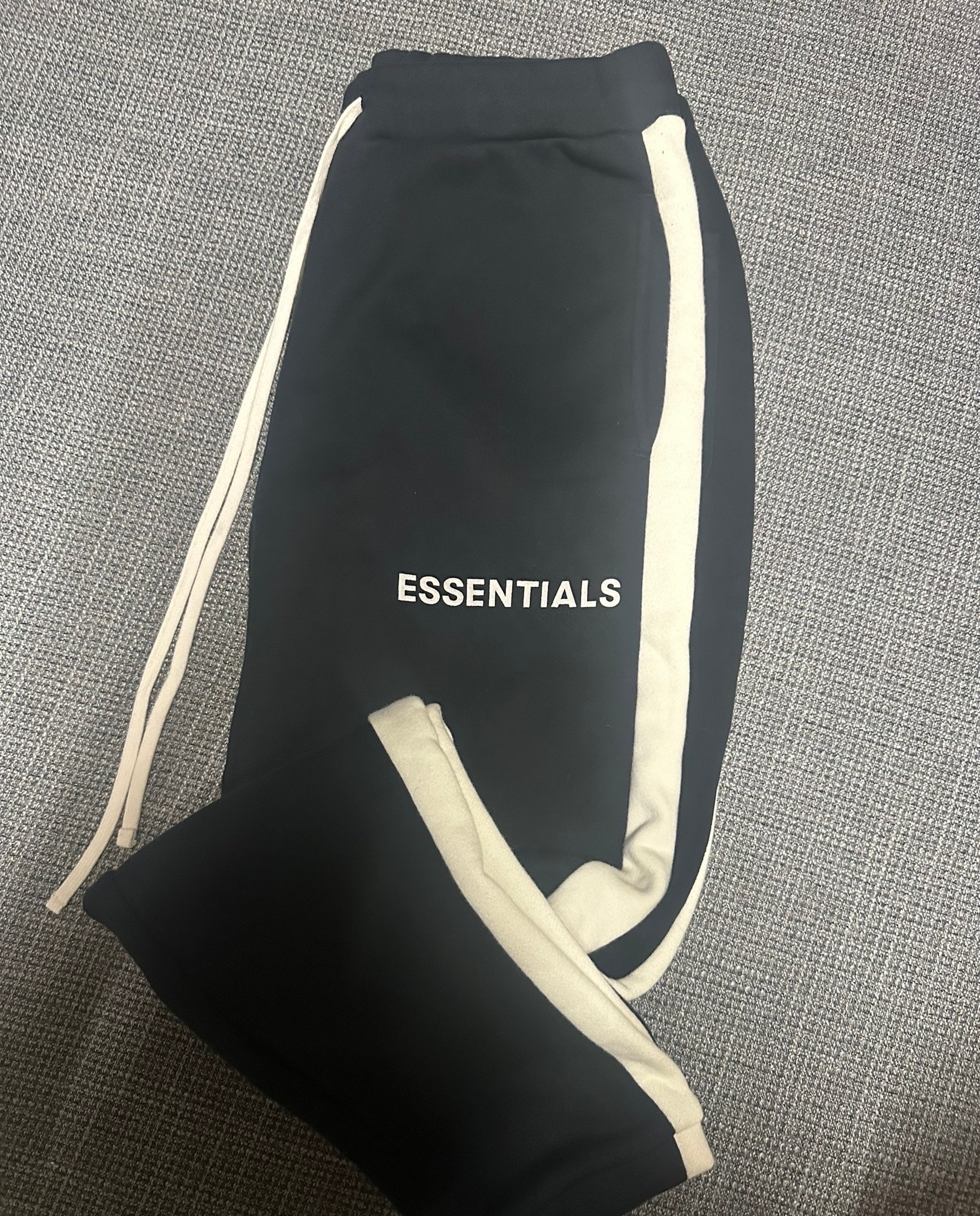 FEAR OF GOD Essentials Side Stripe Sweatpants "Black"