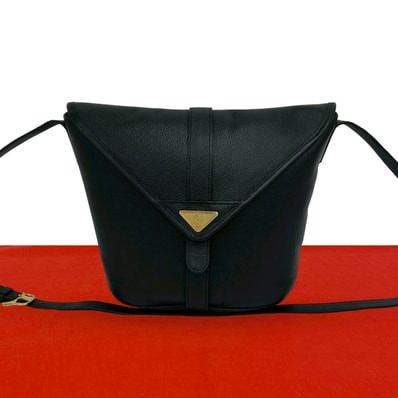 YVES SAINT LAURENT イヴ・サンローラン ロゴ 金具 レザー ショルダーバッグ ブラック
80396