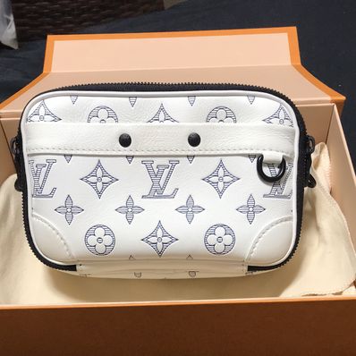 Louis Vuitton Alpha Wearable Wallet Monogram Shadow "Blanc"