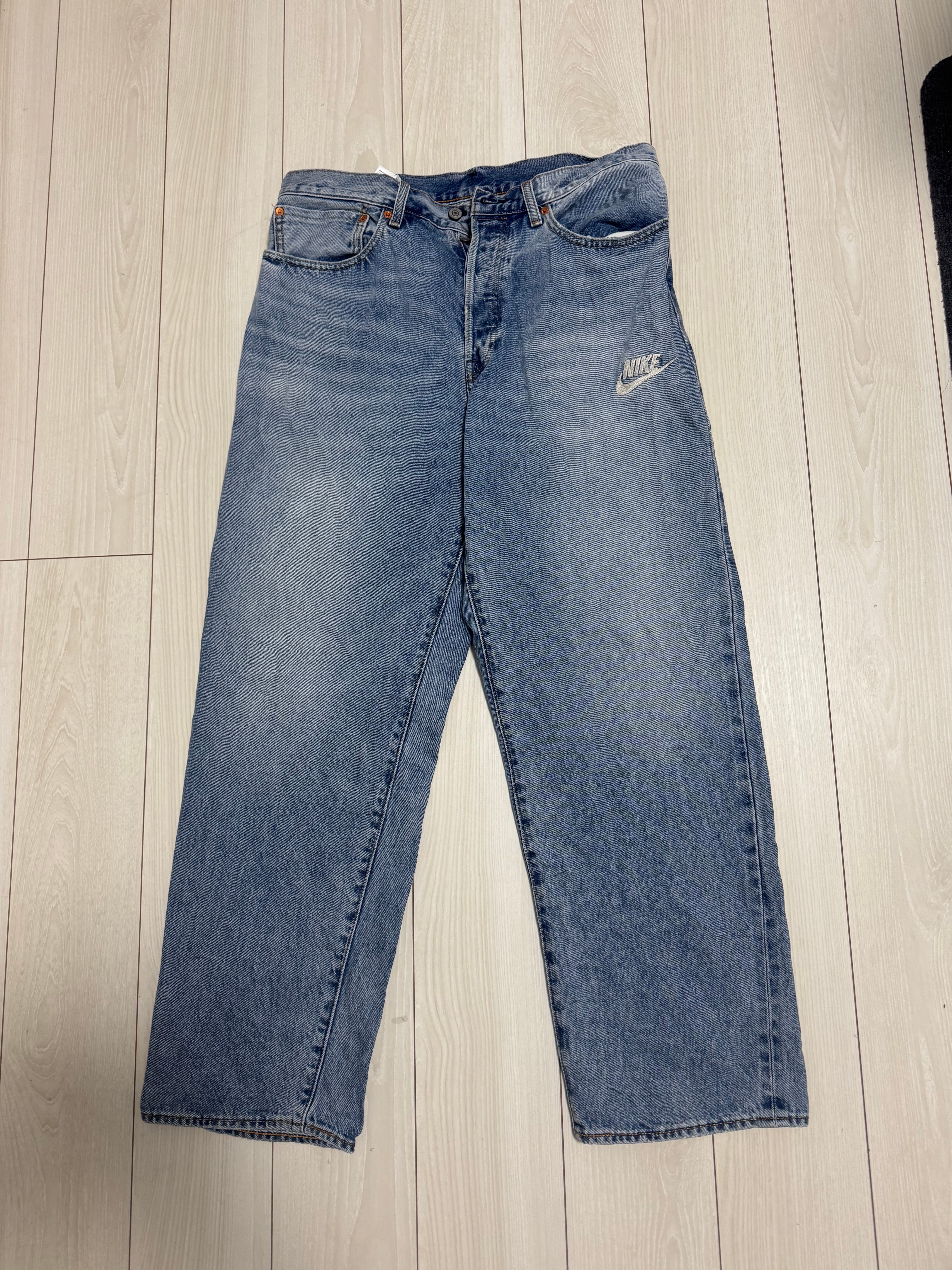 LEVI'S x Nike Baggy Jean "Light Indigo"