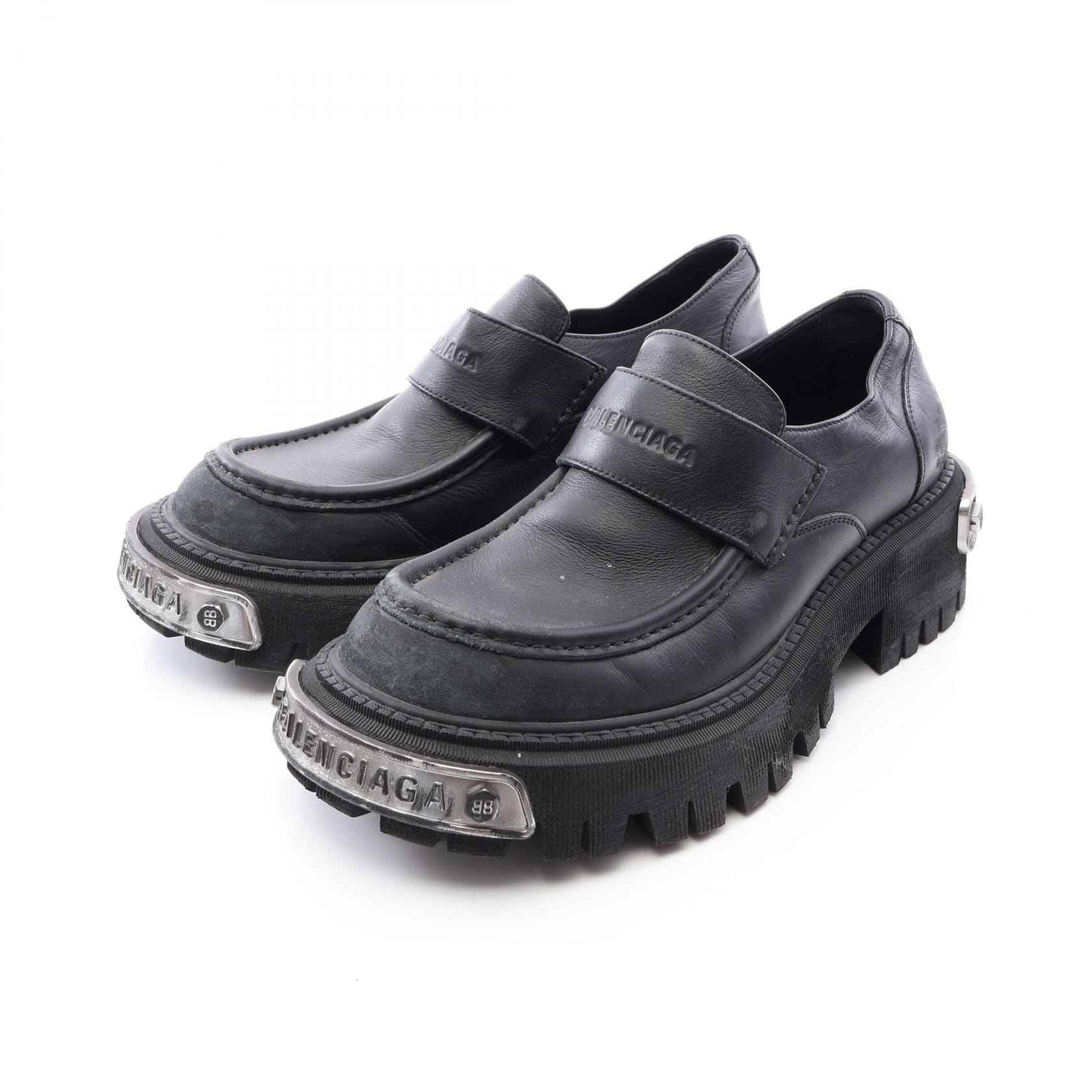 バレンシアガ BALENCIAGA トラクター ロゴプレート ユーズド加工 ローファー 靴 レザー メンズ ブラック系 825735 【中古】