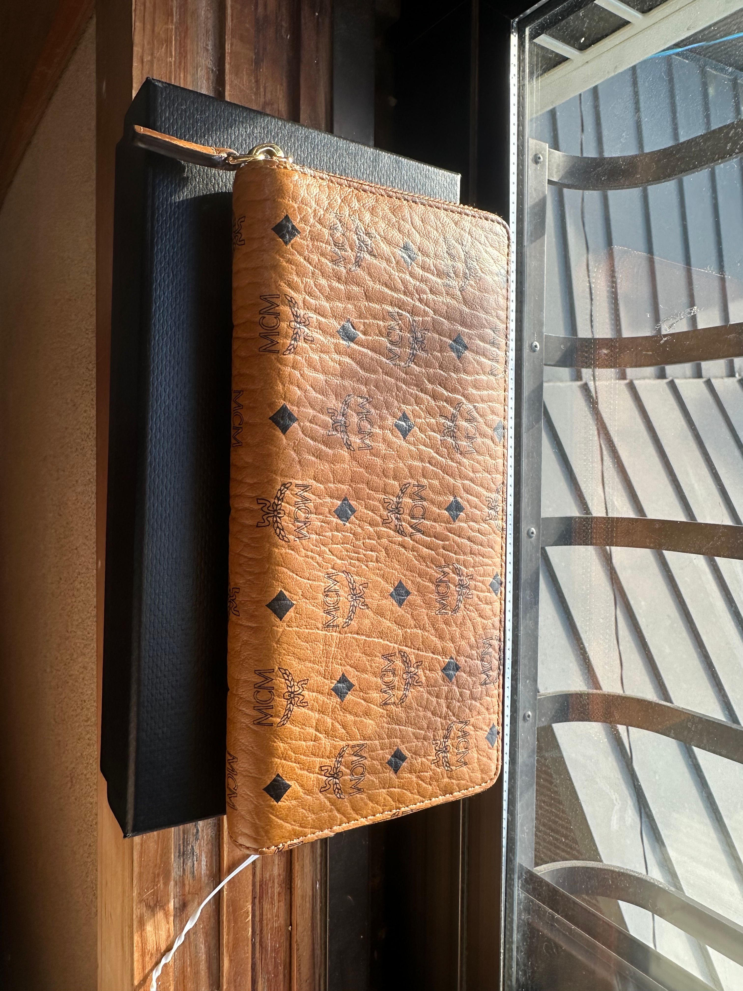 MCM AREN ZIPPED WALLET LARGE "COGNAC"