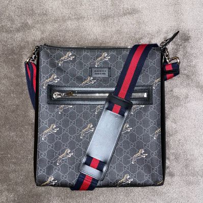 GUCCI GG Supreme Canvas Tiger Messenger Bag