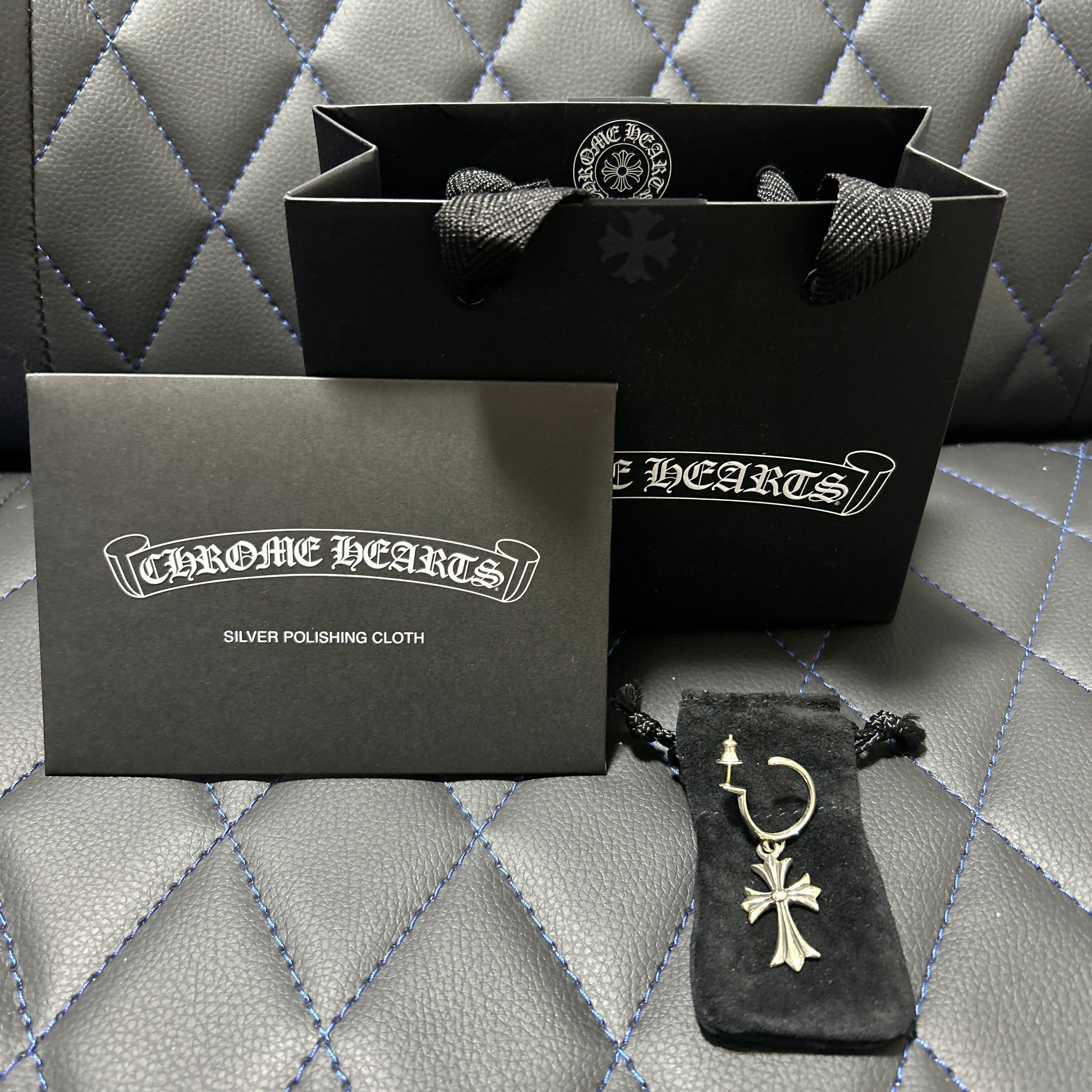 A+ (新品・未使用(ワケあり))】クロムハーツ タイニー CHクロス フープ A+ (新品・未使用(ワケあり))】クロムハーツ タイニー CHクロス フープ