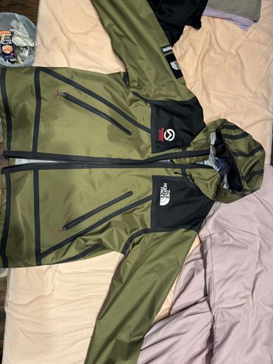 Supreme x The North Face Summit Series Outer Tape Seam Shell Jacket "Olive"