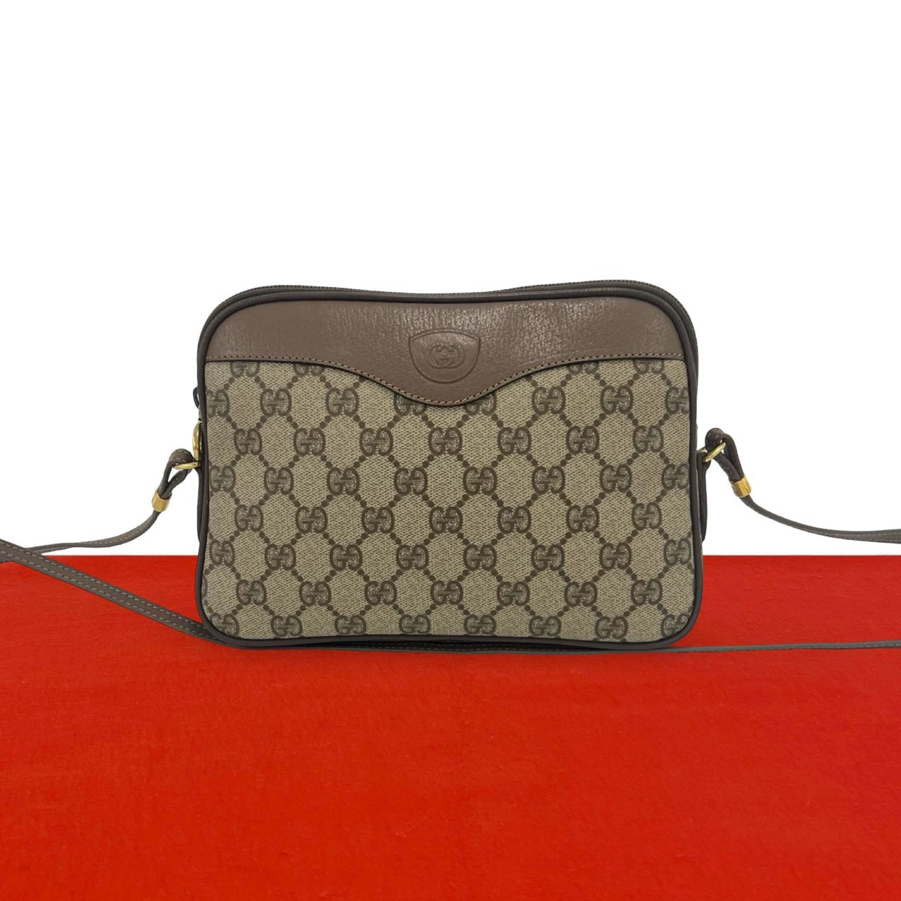 GUCCI グッチ GG 柄 ロゴ 金具 レザー PVC ショルダーバッグ ブラウン
 01865