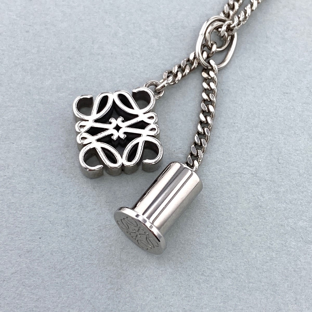 LOEWE ロエベ アナグラム ラリアット ネックレス ネックレス N691420X02 メタル シルバー  レディース【中古】