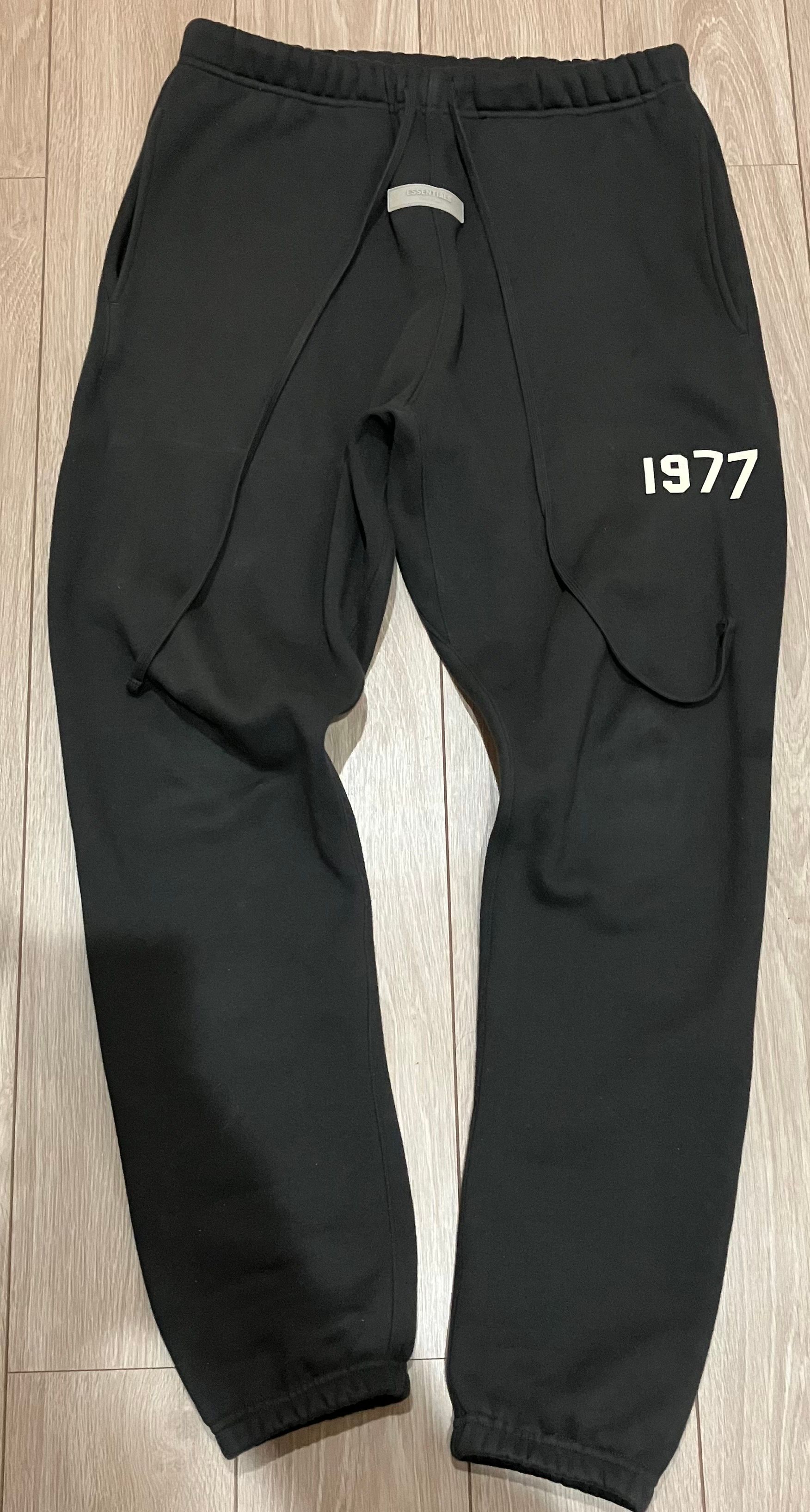 FEAR OF GOD ESSENTIALS 1977 SWEATPANTS "Iron"
