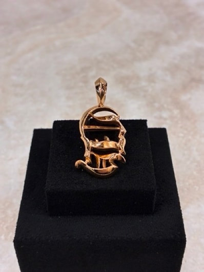 【Chrome Hearts】ペンダント「CH バーティカル」ゴールド