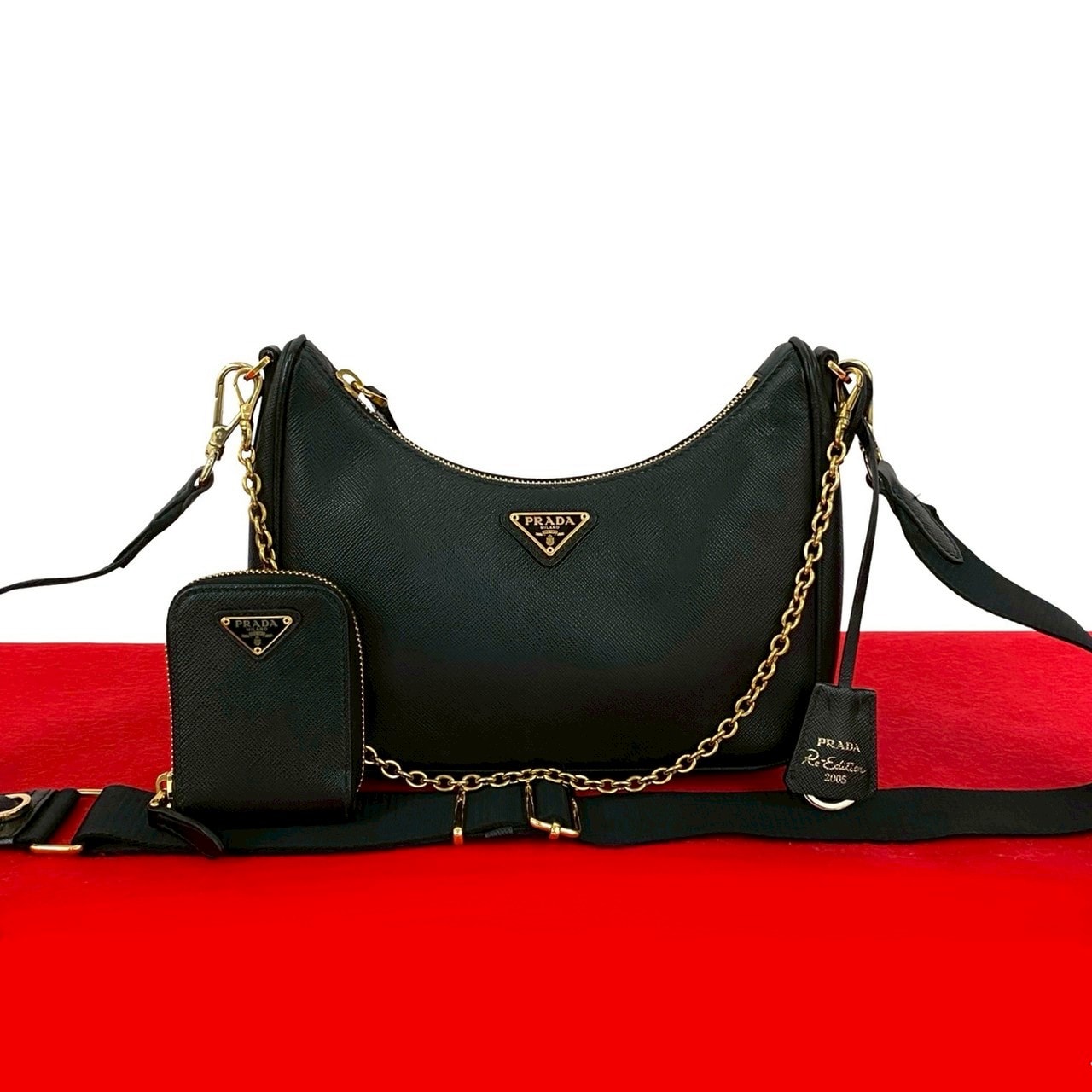 PRADA プラダ 三角ロゴ 金具 レザー ショルダーバッグ ブラック
 23469