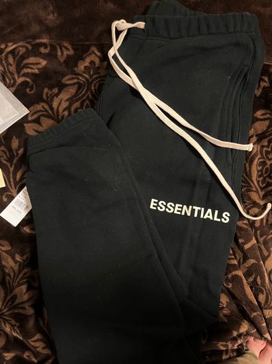 FEAR OF GOD Essentials Graphic Sweatpants "Black"