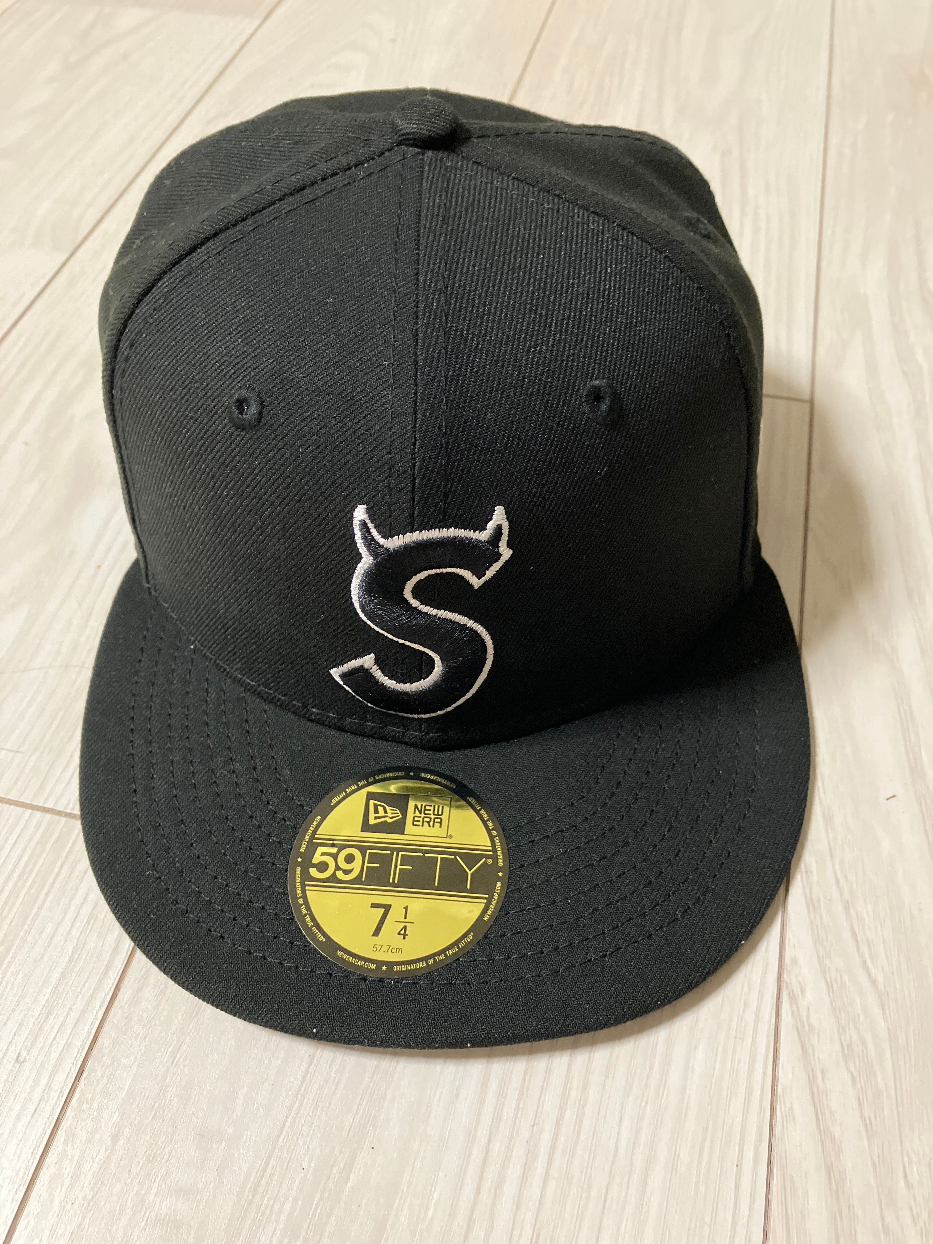 Supreme S Logo New Era "Black" (22FW)
