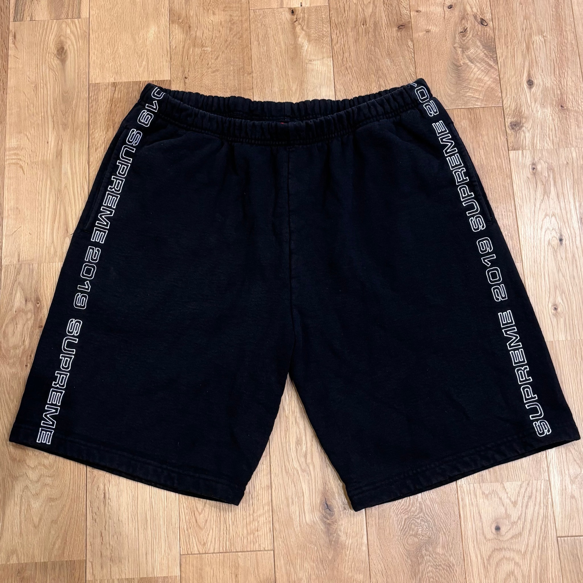 Supreme Topline Sweatshort "Black"