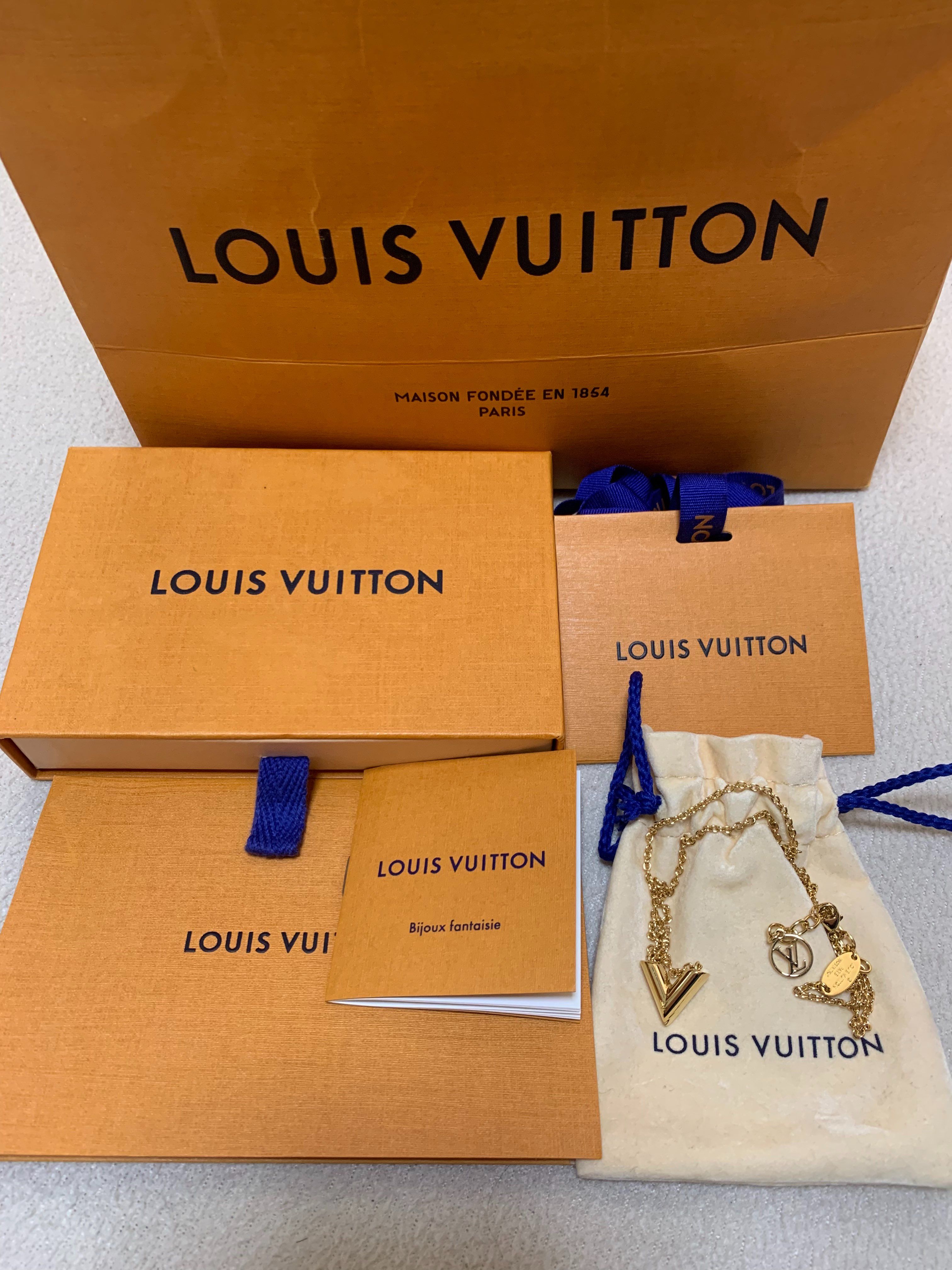 Louis Vuitton Essential V Necklace "Gold"