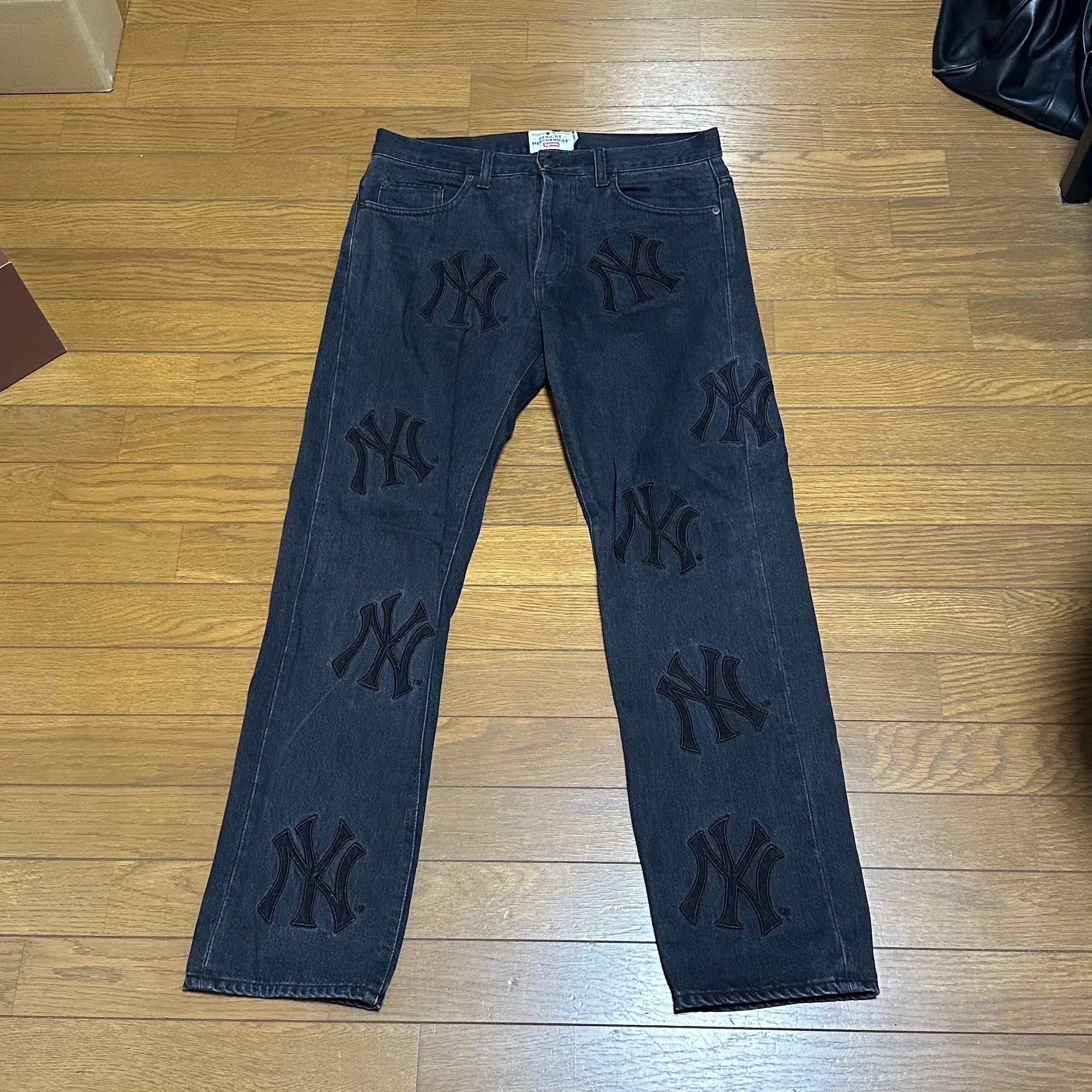 Supreme New York YankeesTM Regular Jean "Black"