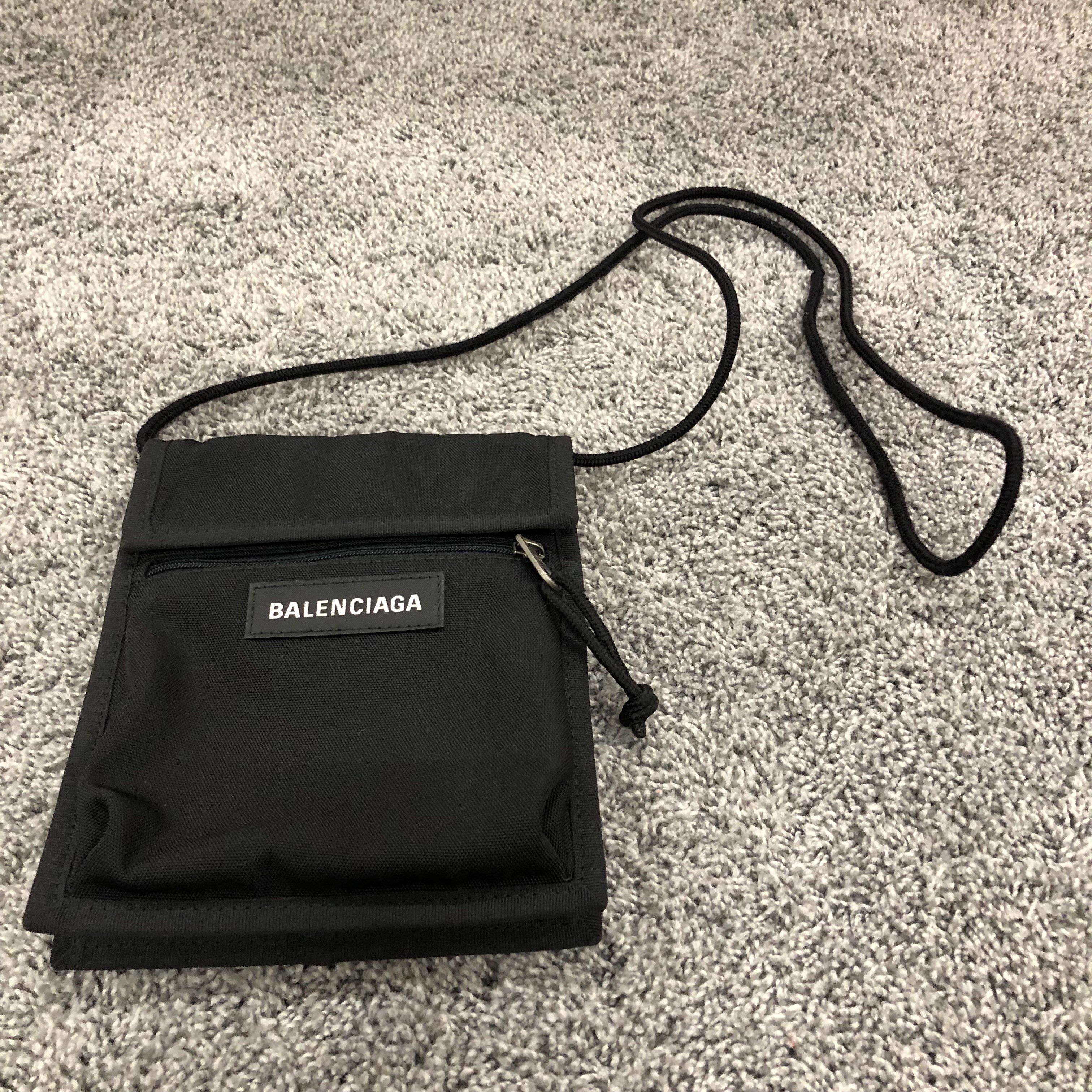 バレンシアガ エクスプローラー ミニポーチ