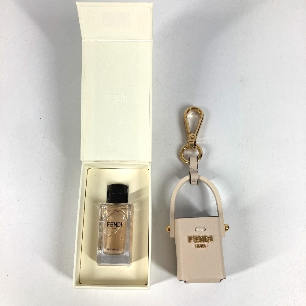 フェンディ FENDI ペルケノ オーデパルファム ミニチュアホルダーチャーム ミニ パフュームケース バッグチャーム キーホルダー 香水ケース 香水入れ 香水つき 小物入れ レザー カメリア ベージュ 未使用