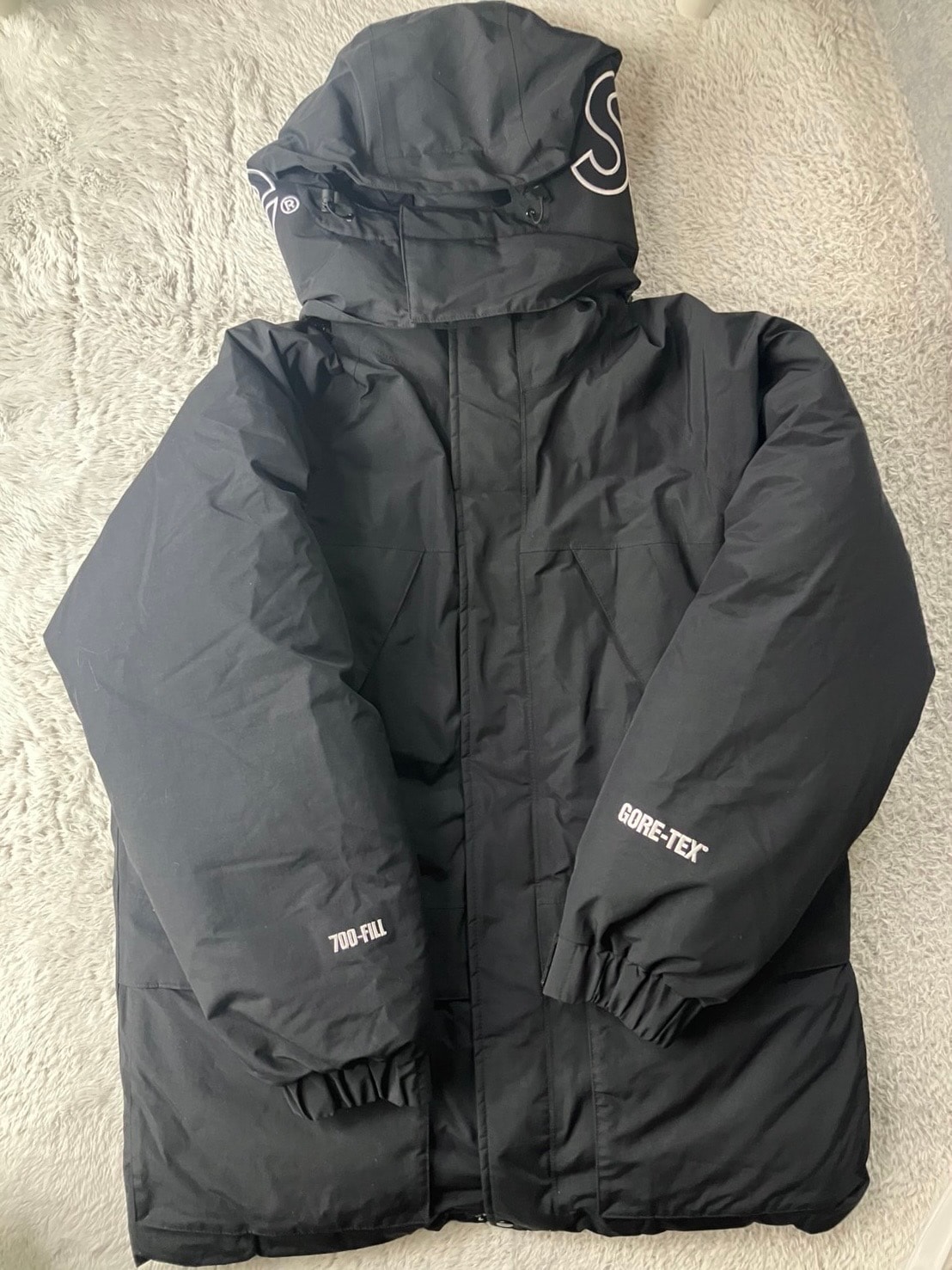 Supreme GORE-TEX 700-Fill Down Parka "Black"