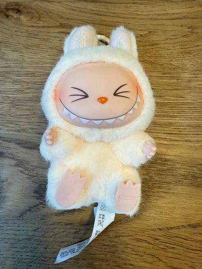 POP MART THE MONSTERS (LABUBU) Have a Seat Plush Series SISI