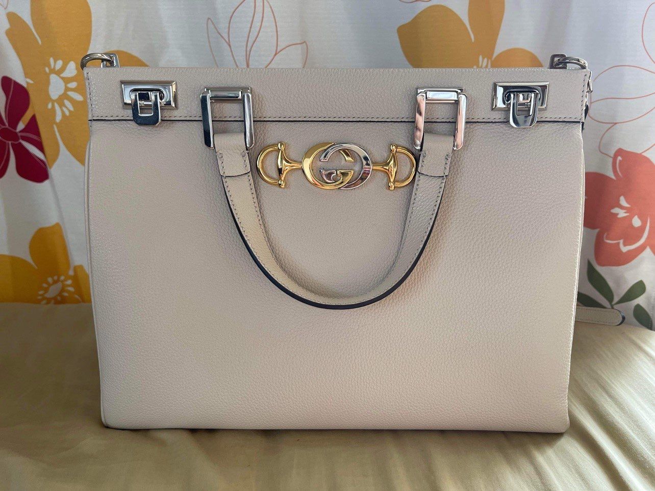 GUCCI Zumi Small Top Handle Bag "White Grain"