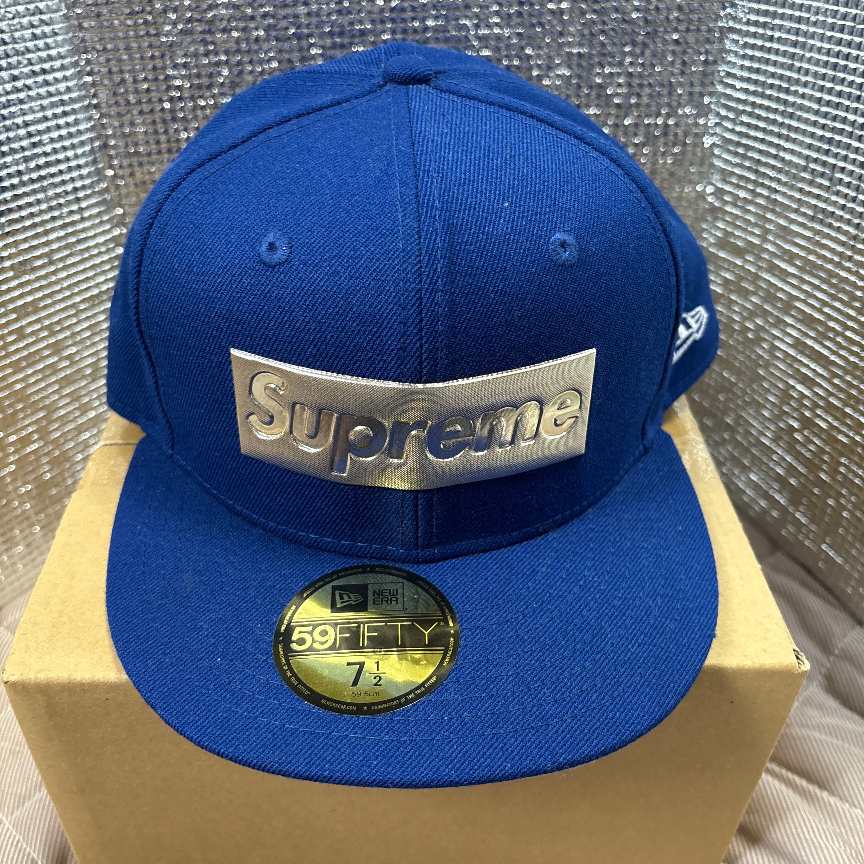 Supreme Metallic Box Logo New Era "Loyal"