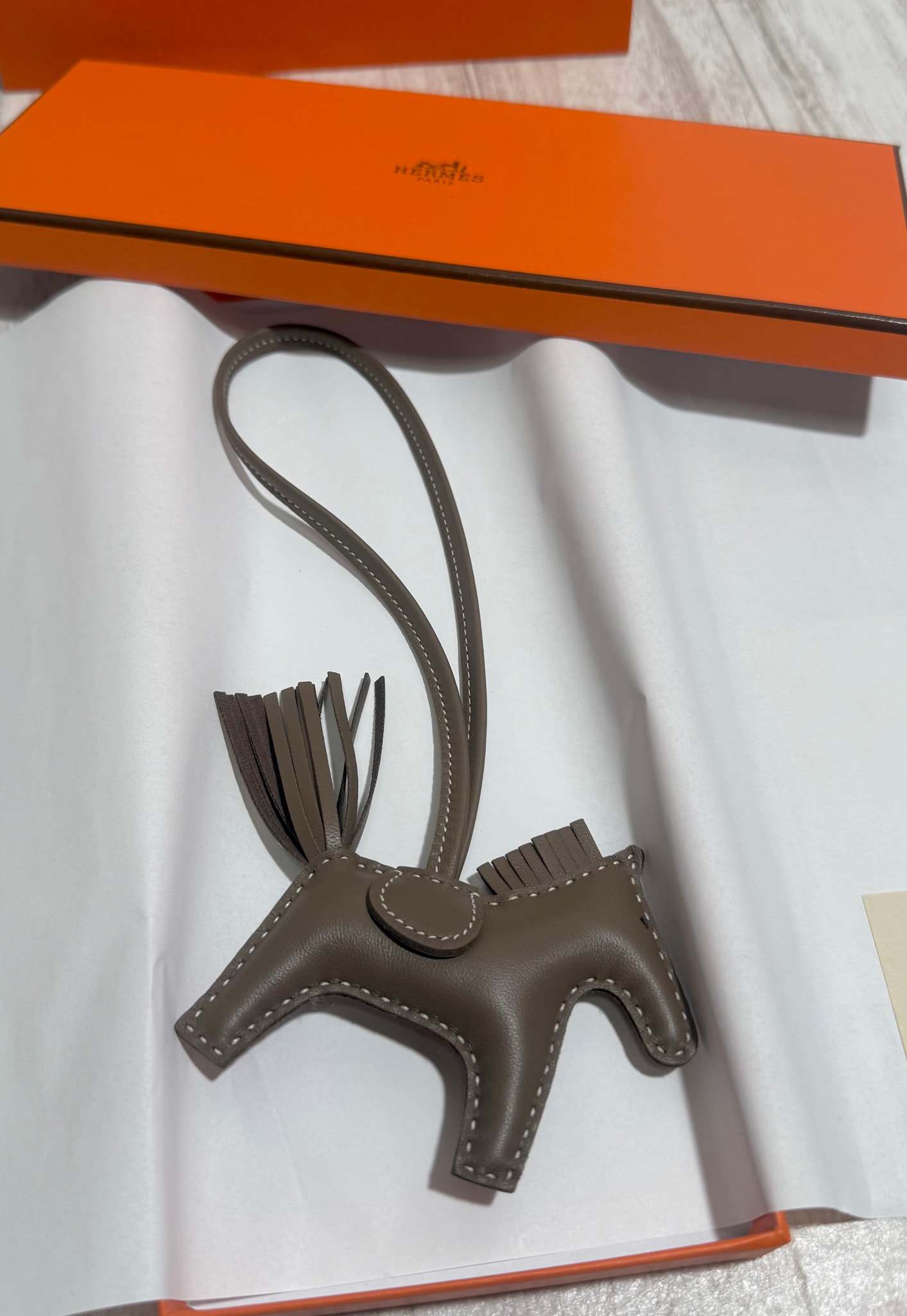 【新品未使用/G刻印/正規店購入】HERMES エルメス ロデオチャームPM エトゥープ 納品書付き