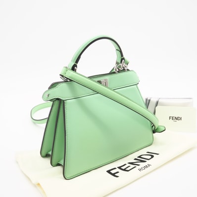 美品 FENDI フェンディ レザー ピーカブー ISeeU プチ 8BN335 2wayハンドバッグ グリーン カーフレザー レディース