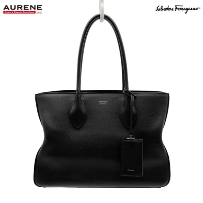 Salvatore Ferragamo サルヴァトーレフェラガモ トートバッグ ハンドバッグ 肩掛け スターシェイプ 星型 レザー ブラック ユニセックス
【中古】