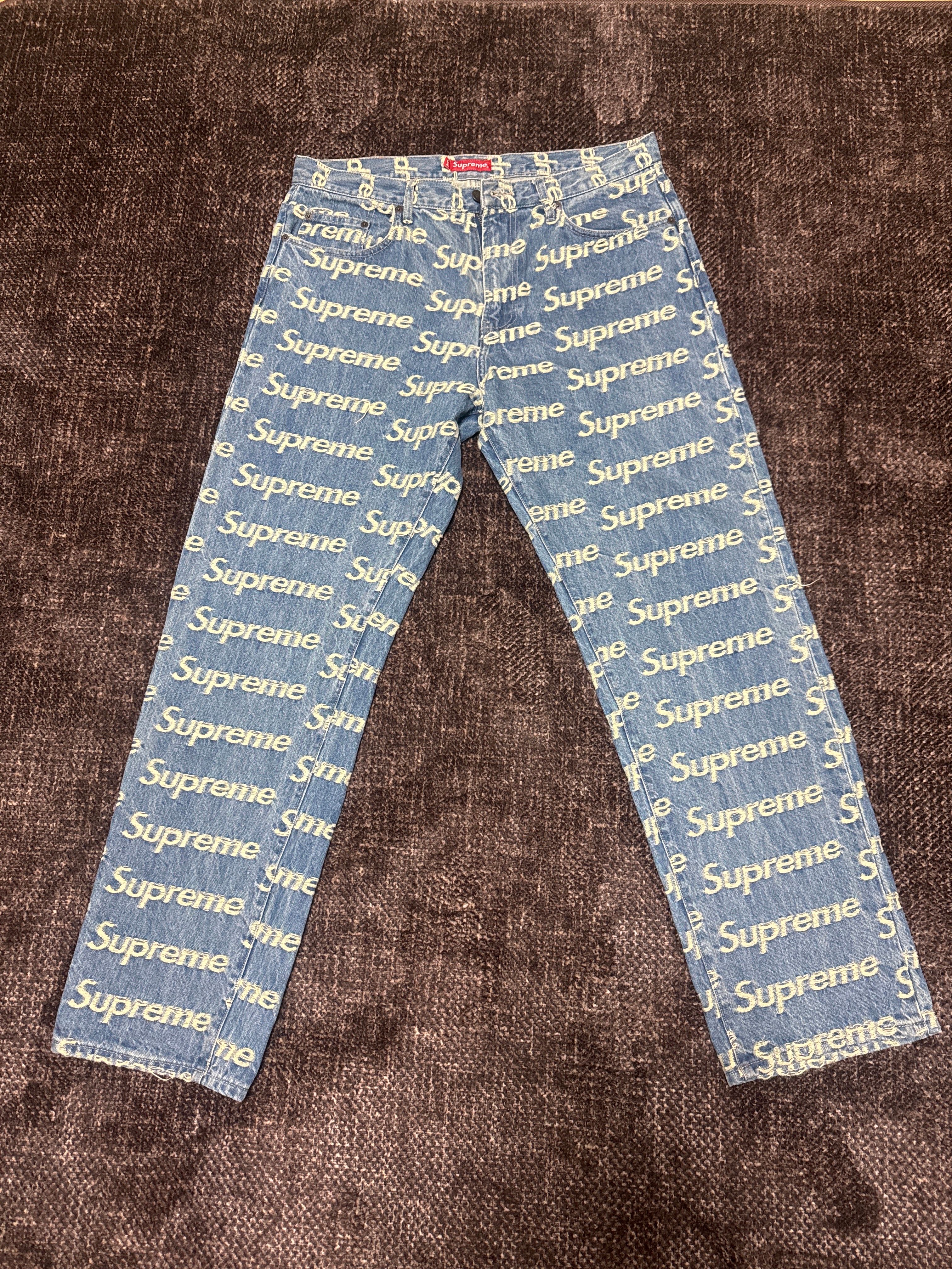 Supreme Frayed Logos Regular Jean "Blue"