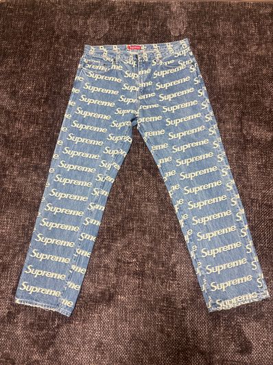 Supreme Frayed Logos Regular Jean "Blue"