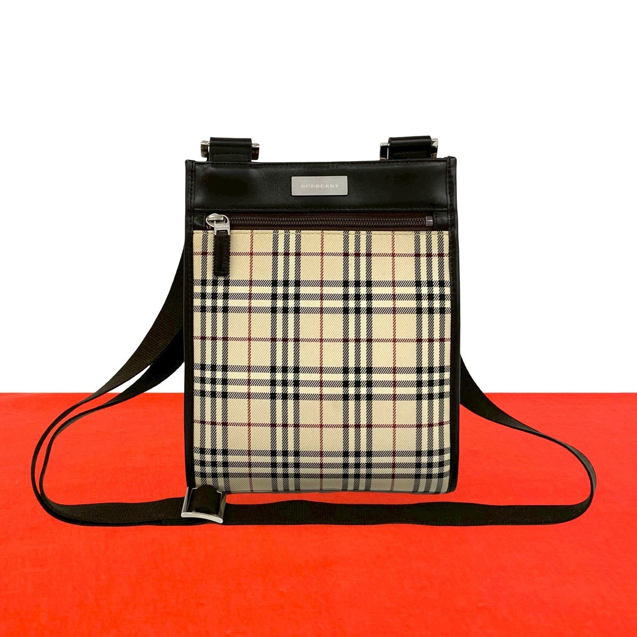B (目立った傷や汚れなし)】BURBERRY バーバリー ノバチェック 柄 ロゴ