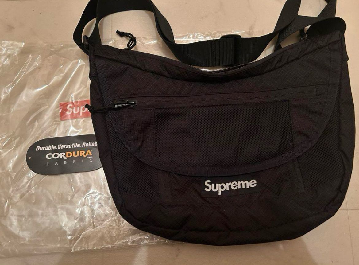 Supreme 2022ss Small Messenger Bag 