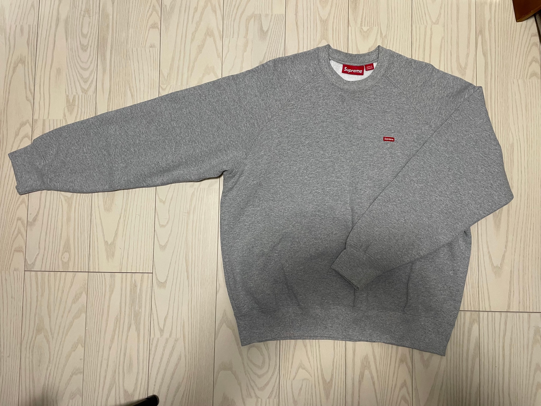 Supreme Small Box Raglan Crewneck "Heather Grey"