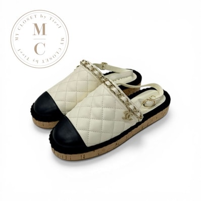 シャネル CHANEL サンダル 靴 シューズ レザー コルク ファブリック オフホワイト ブラック ゴールド ココマーク マトラッセ チェーン フラットシューズ ストラップ