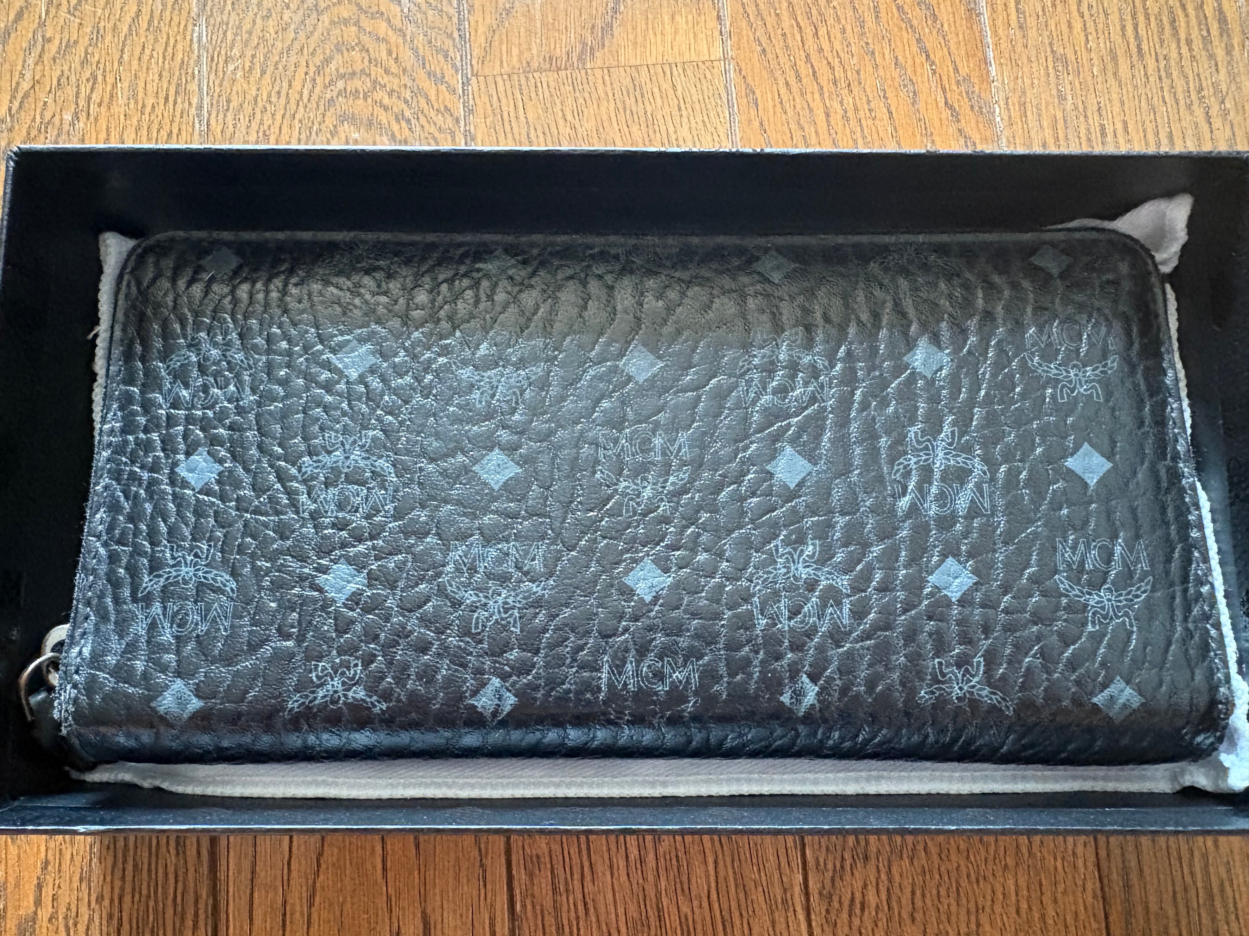 MCM AREN ZIP AROUND "BLACK"