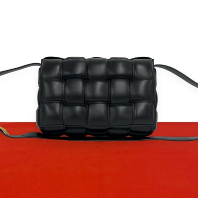 BOTTEGA VENETA ボッテガヴェネタ パデットカセット レザー ショルダーバッグ ブラック
21890