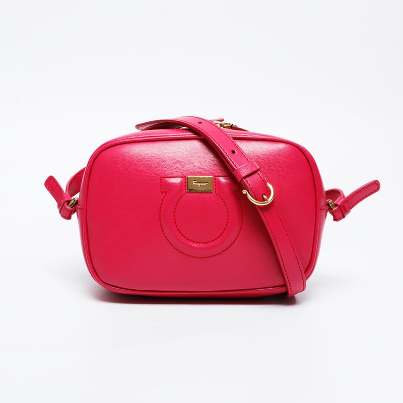 フェラガモ FERRAGAMO レザー カメラバッグ ガンチーニ ショルダーバッグ【中古】