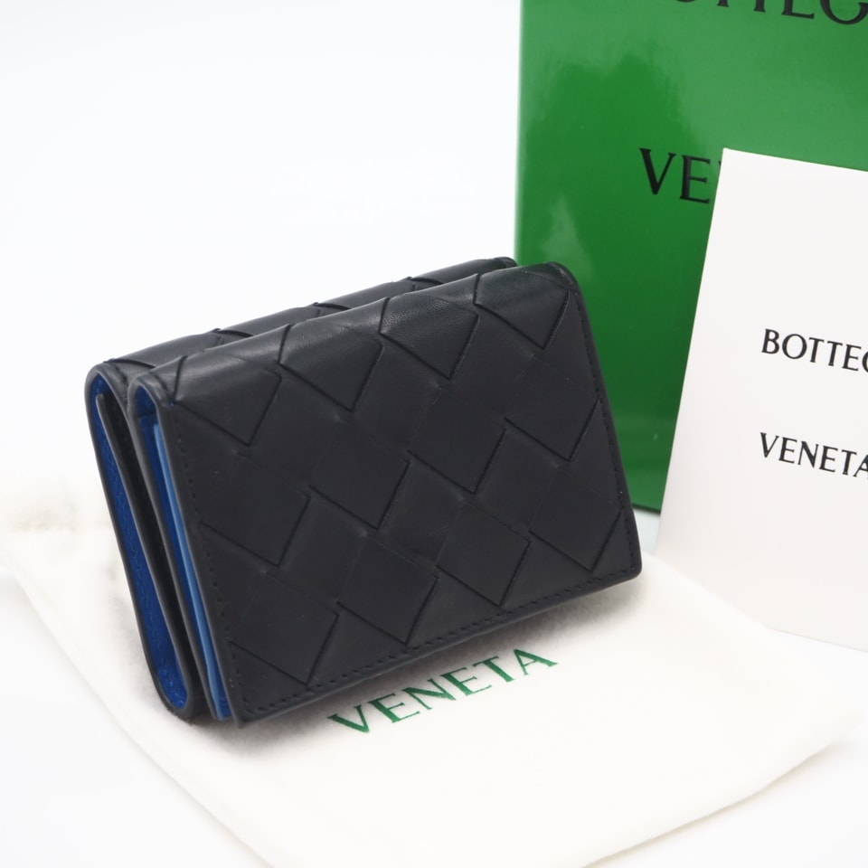 美品 BOTTEGAVENETA ボッテガヴェネタ イントレチャート コンパクト ウォレット 667036 三つ折り財布 ブラック ブルー カーフレザー メンズ