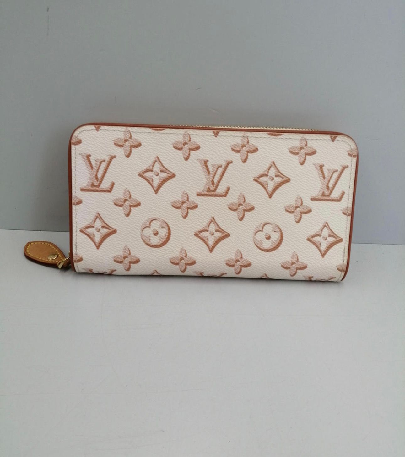 Louis Vuitton Zippy Wallet Monogram Fall For You "Beige"