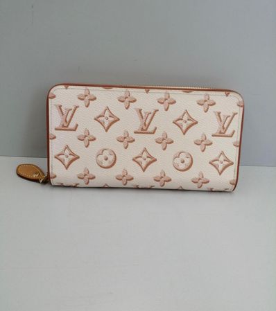 Louis Vuitton Zippy Wallet Monogram Fall For You "Beige"