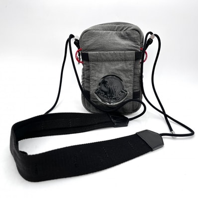 MONCLER(モンクレール)EXTREME PHONE CASE ミニショルダーバッグ スマホショルダー グレー ナイロン ロゴパッチ F209A6B70200 02SKH【中古】