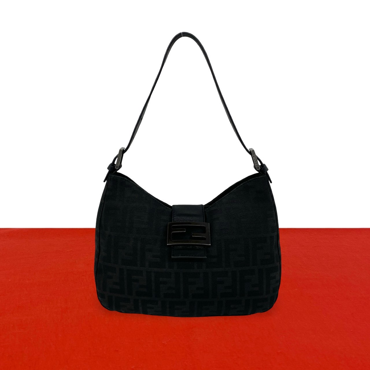 FENDI フェンディ ズッカ FF ロゴ 柄 金具 キャンバス レザー ショルダーバッグ ブラック
 41215