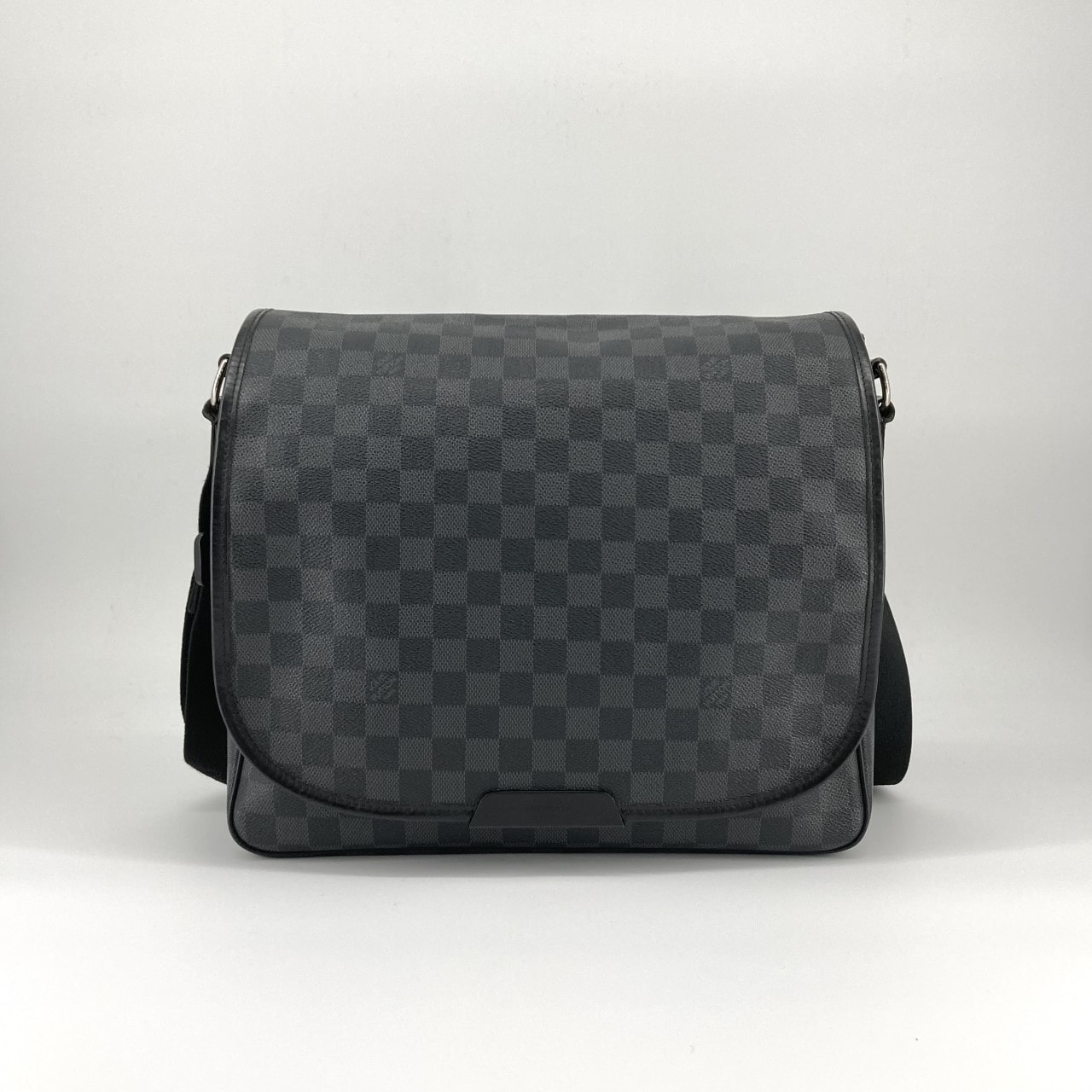 LOUIS VUITTON(ルイ・ヴィトン) ダミエ グラフィット ダニエルGM レザー N58029 ショルダーバッグ ブラック×グレー