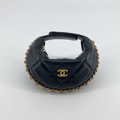 CHANEL(シャネル) マトラッセ チェーンアラウンド ポーチ C8番台 ラムスキン AP4692 ハンドバッグ ブラック×ゴールド