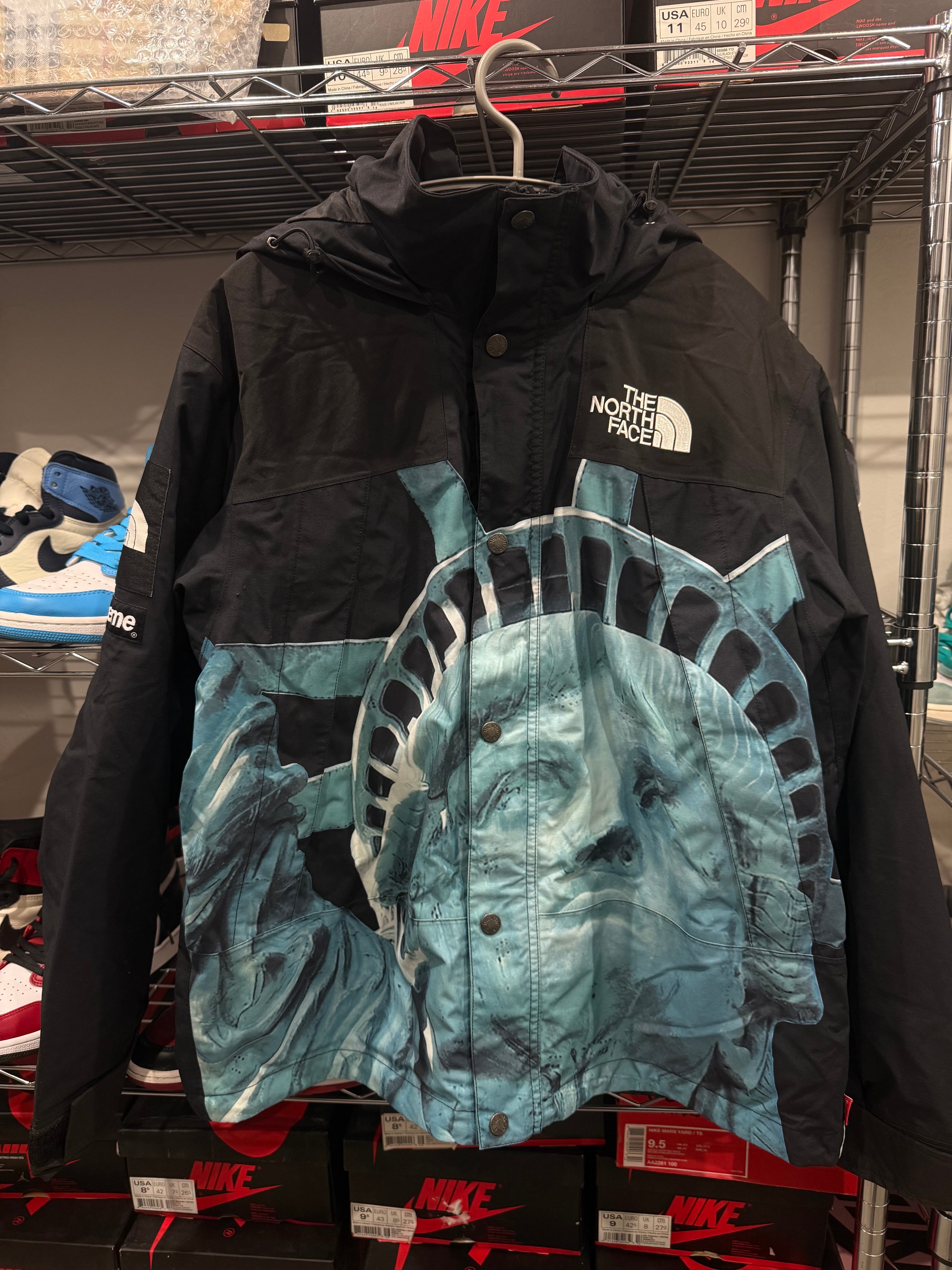 Supreme x The North Face Statue of Liberty Mountain Jacket "Black"