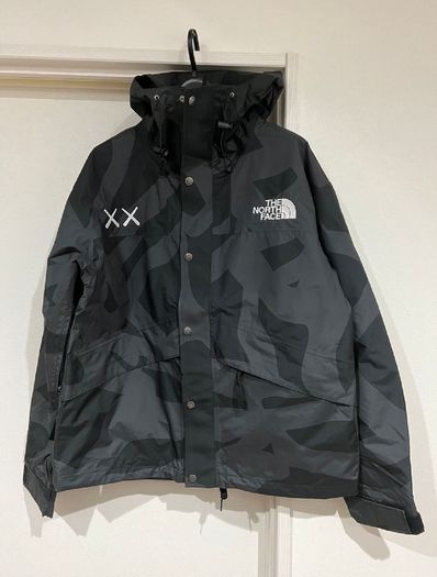 The North Face Kaws Retro 1986 Mountain Jacket "Black"