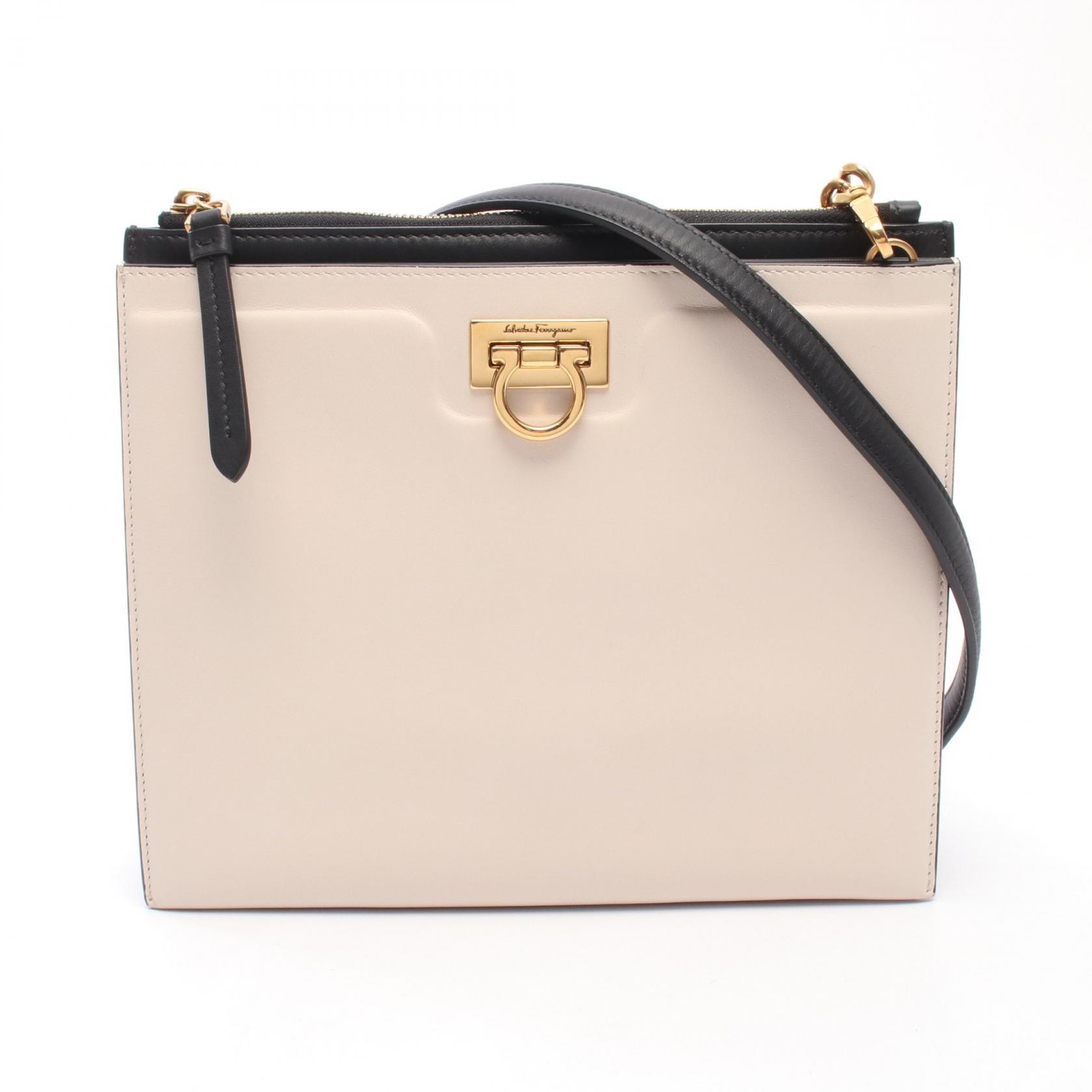 サルヴァトーレフェラガモ Salvatore Ferragamo ガンチーニ ショルダーバッグ バッグ レザー レディース アイボリー系 / ブラック系 【中古】