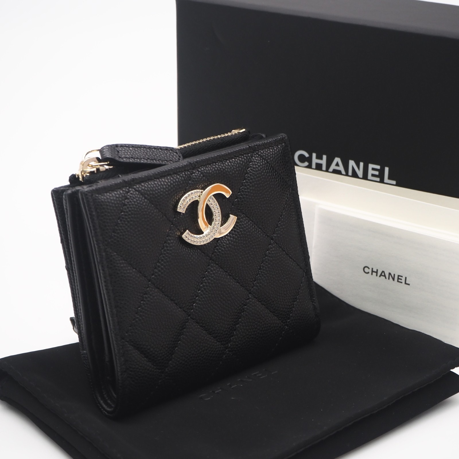 未使用 CHANEL シャネル マトラッセ コンパクトウォレット AP4174 二つ折り財布 ブラック キャビアスキン レディース
